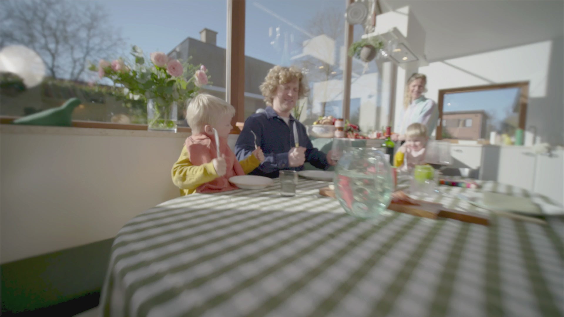Laad video: een blikje achter de schermen